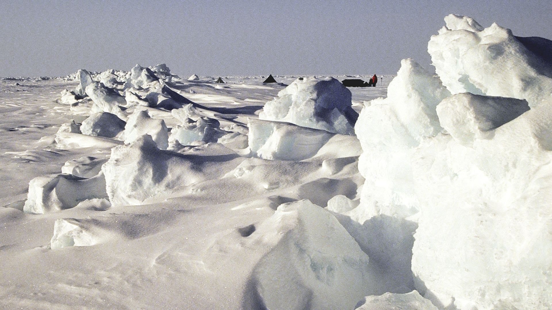 The Geographic North Pole. The constantly shifting sea ice creates impressive ice pressure ridges more than a kilometer long. April 17, 1990, Lorenz.King@geogr.uni-giessen.de