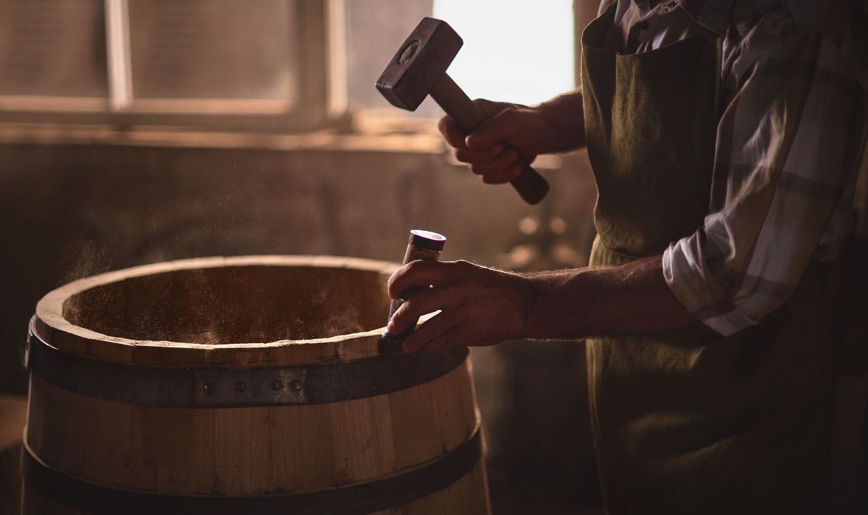the master makes a wooden barrel, oak boards compresses them with iron rings