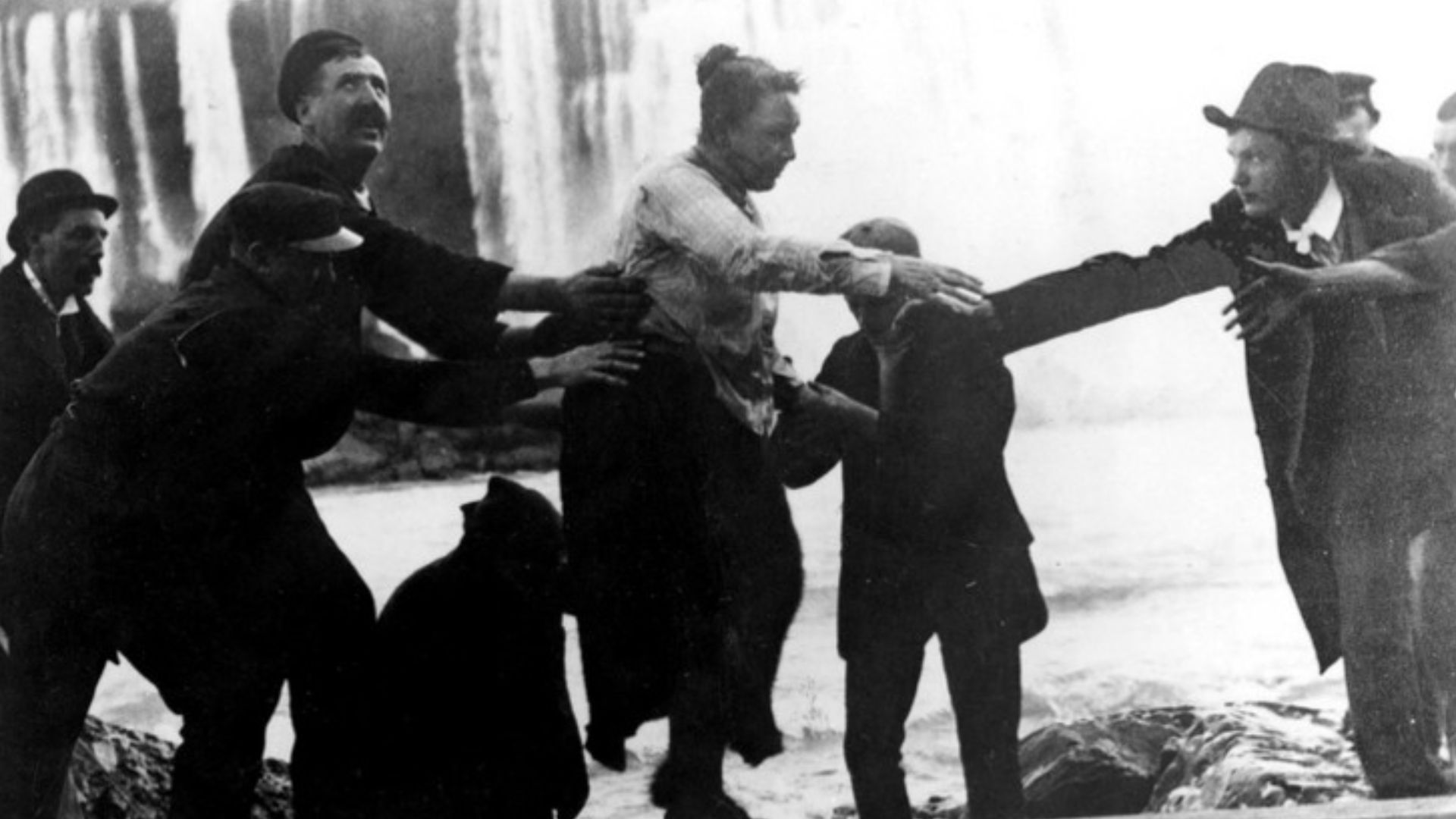 Annie Edson Taylor after her trip over Niagara Falls leaver her barrel