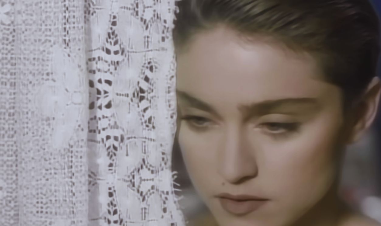 Screenshot from La Isla Bonita (1987)