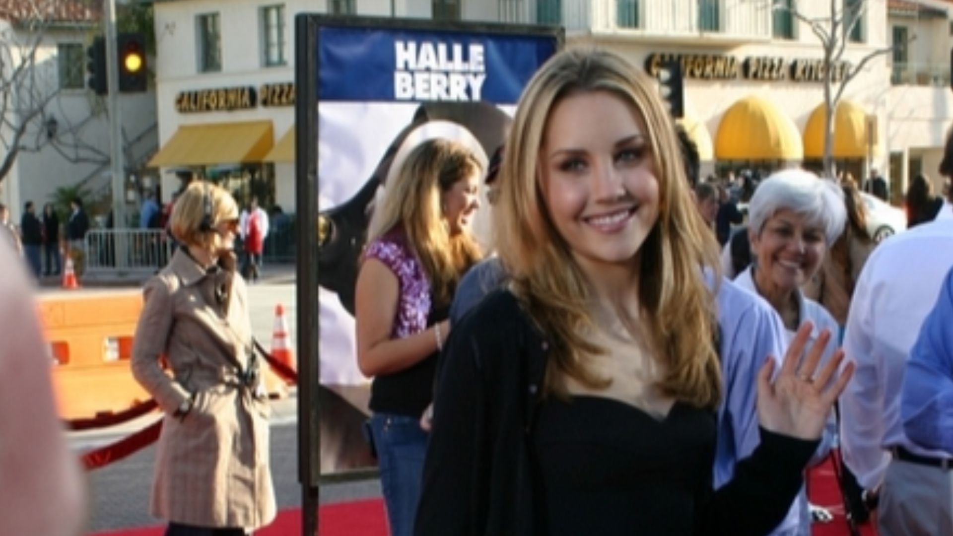 Amanda Bynes with Asimo on the red carpet at the movie premier for Robots 1 March 2005.