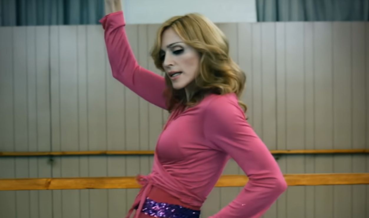 Screenshot from Hung Up (2005)