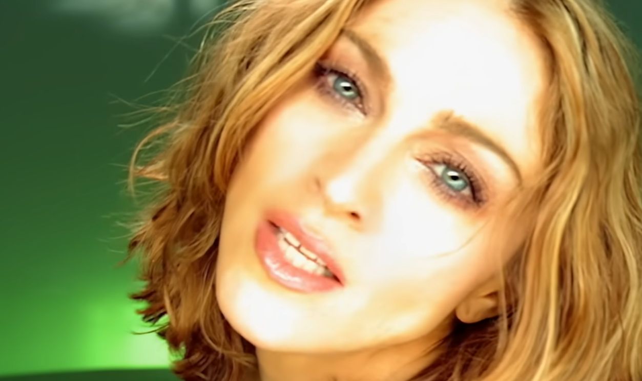 Screenshot from Beautiful Stranger (1999)