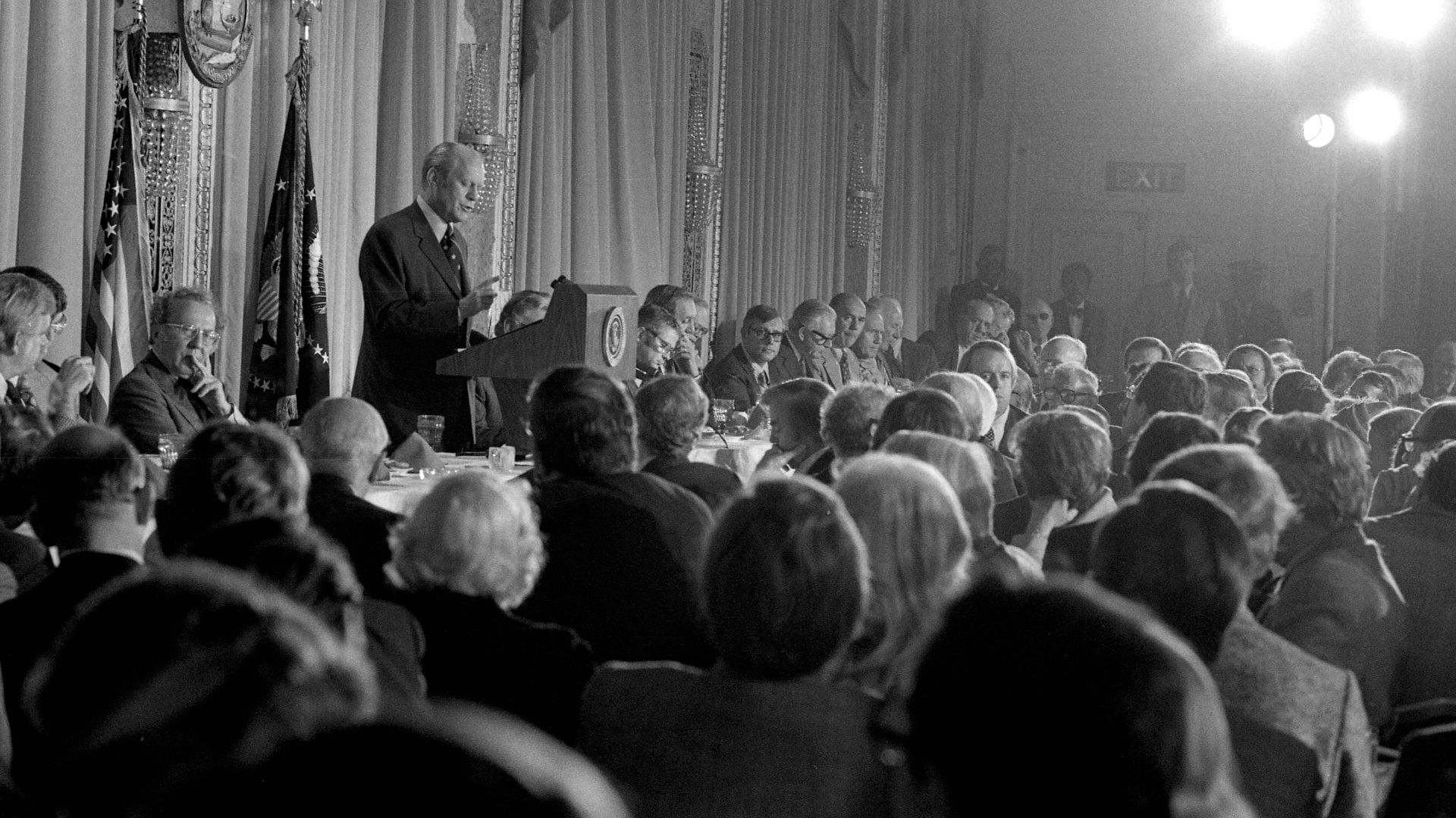 File:Photograph of President Gerald R. Ford Delivering a Speech Regarding the New York City Financial Crisis at the National Press Club - NARA - 7582440.jpg