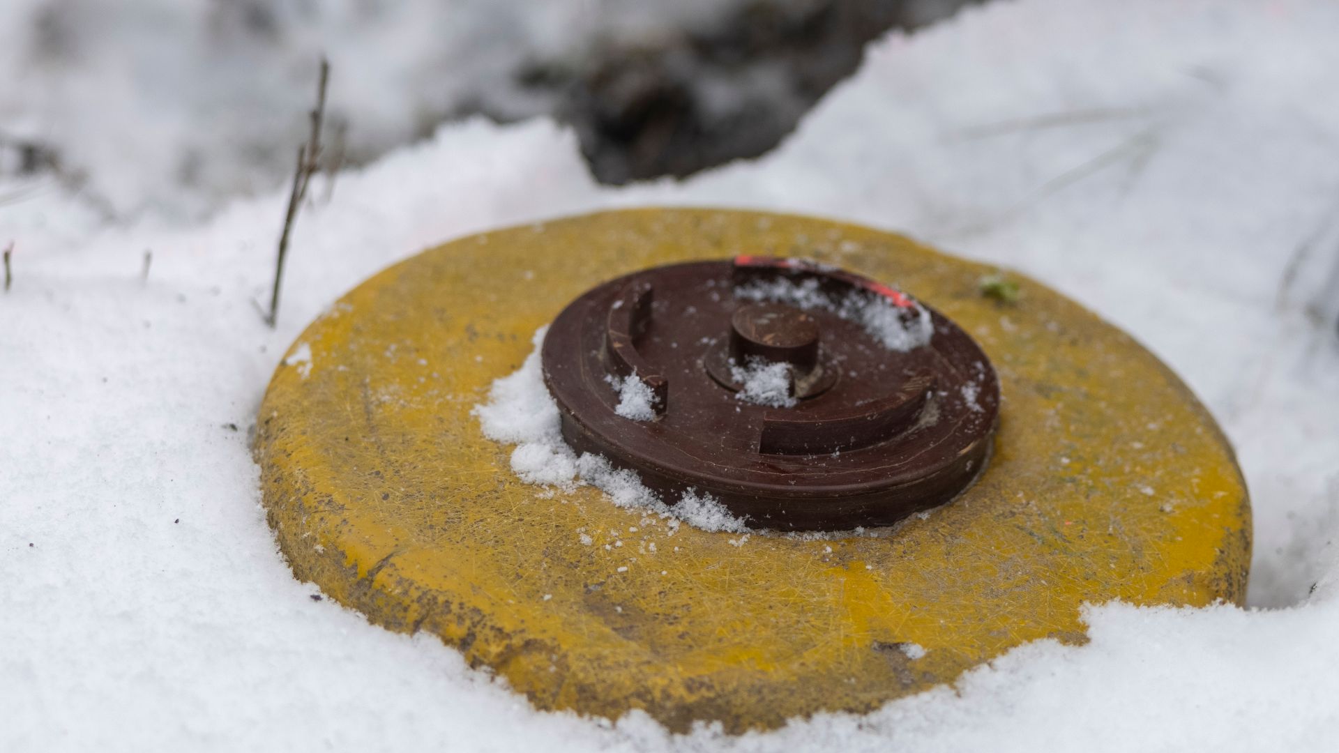 A Finnish Service Member with the Nylands Brigade, Finnish Navy, digs a hole for an inert mine during exercise Freezing Winds 23 (FW23) in Syndalen, Finland, Nov. 28, 2023. FW23 is a Finnish-led maritime exercise in which United States Marines assigned to