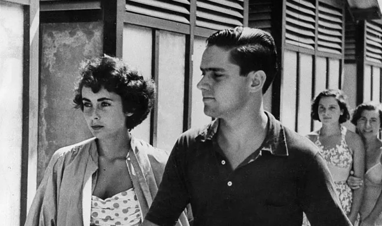 (Eingeschränkte Rechte für bestimmte redaktionelle Kunden in Deutschland. Limited rights for specific editorial clients in Germany.) *27.02.1932-Schauspielerin, USAmit Ehemann Conrad Nicholson ('Nicky') Hilton jr.am Lido in Venedig- 1950 