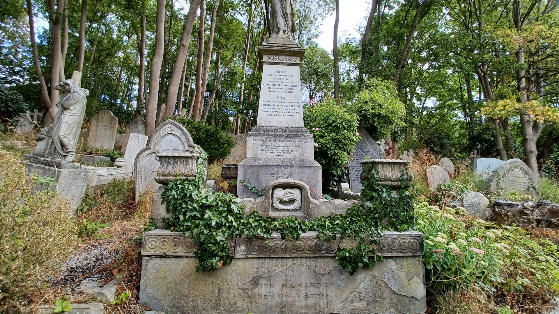 East Cemetery, Highgate, London, England. 19th-century cemetery. Highgate Cemetery is a Grade I listed Park and Garden. Many individual monuments are separately listed.