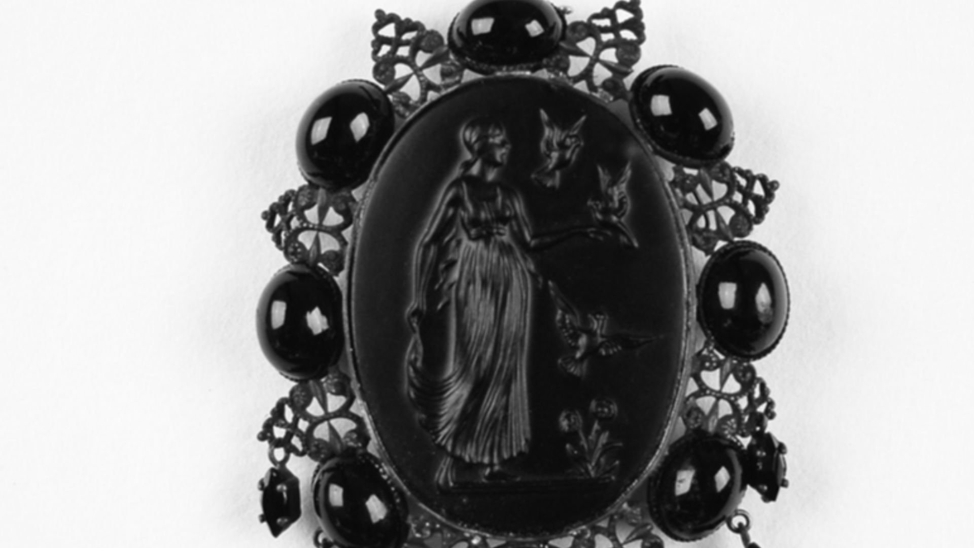 Trauerschmuck, Brosche, Glas, 19. Jahrh. (en: Mourning jewelry)