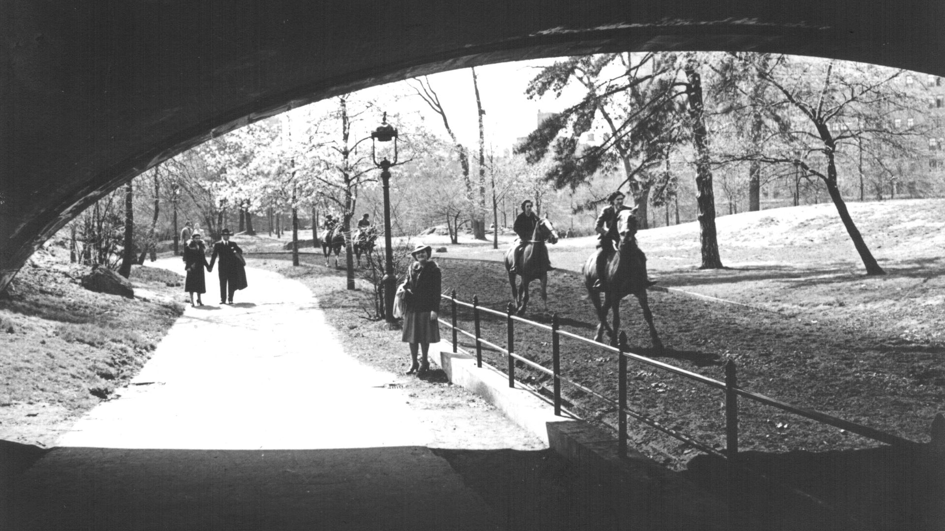 Unknown photographer (Scanned by Derzsi Elekes Andor). Size:  10  cm x 16 cm. On the back side, hand written: Central Park May 1940 (2). Dara: 12230, Courtesy of Derzsi Elekes Andor. Horseback riding has been a tradition in Central Park for 150 years, dat