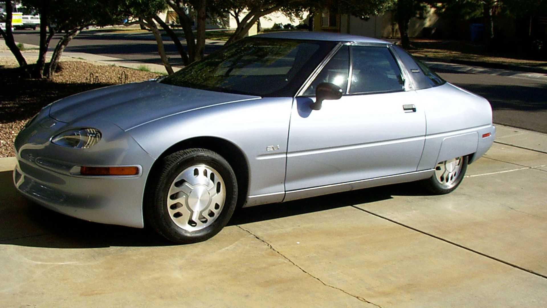 Lateral view GM EV1