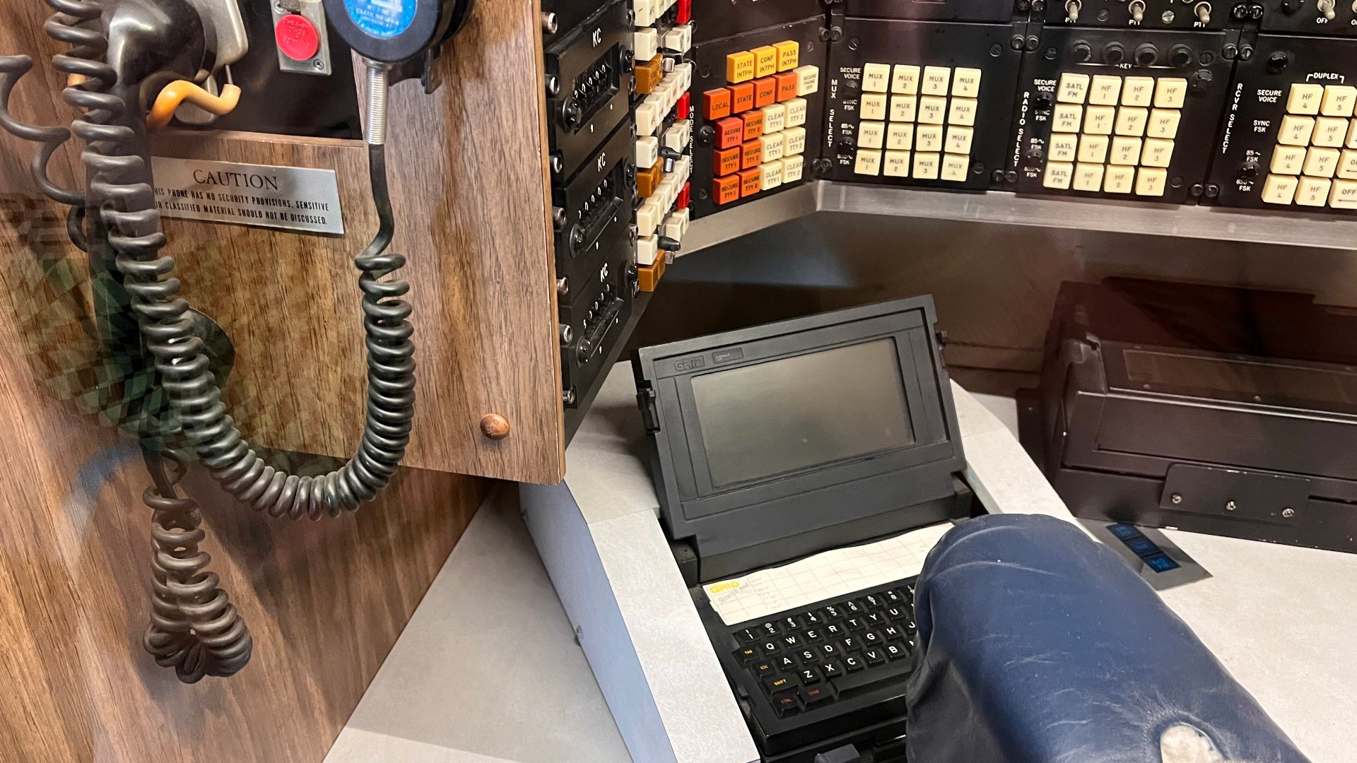 Grid Compass laptop used at communication station of VC-137B, first jet Air Force One