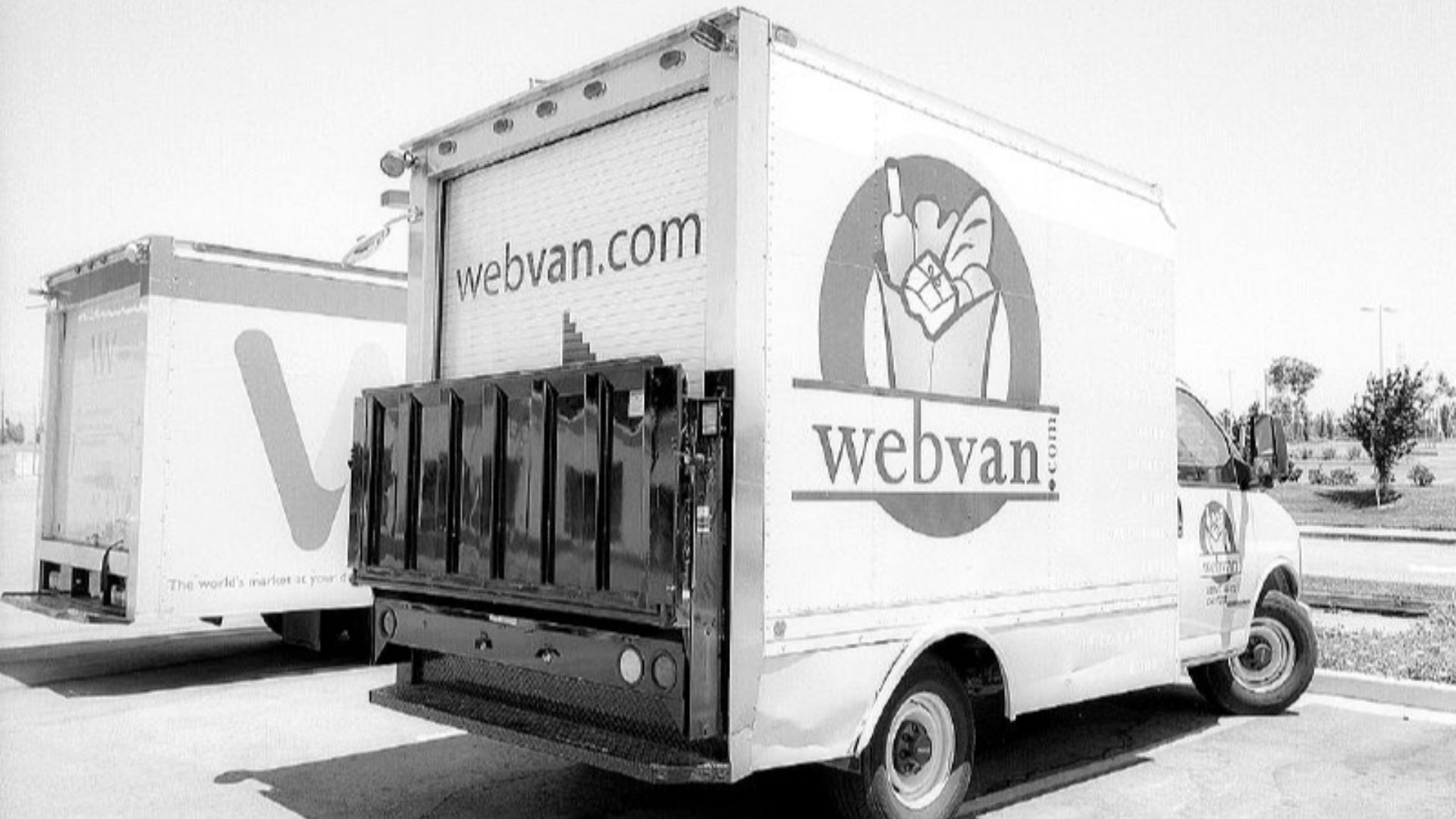 Webvan
Original caption:
Truck of defunct grocery delivery company Webvan.