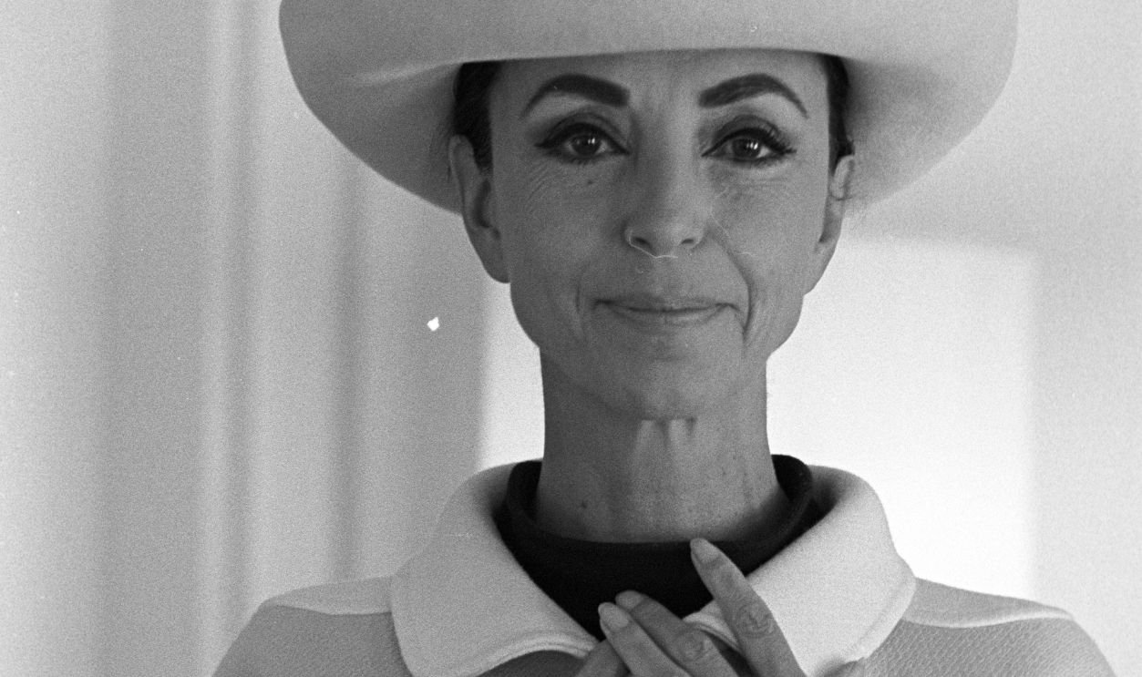  Socialite Gloria Guinness prior to accepting the J.C. Penny award as the 