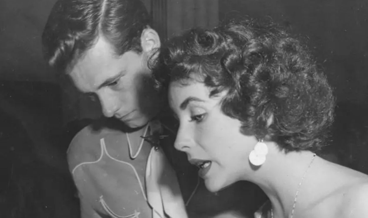 circa 1950: American actress, Elizabeth Taylor with her husband, Nick Hilton.