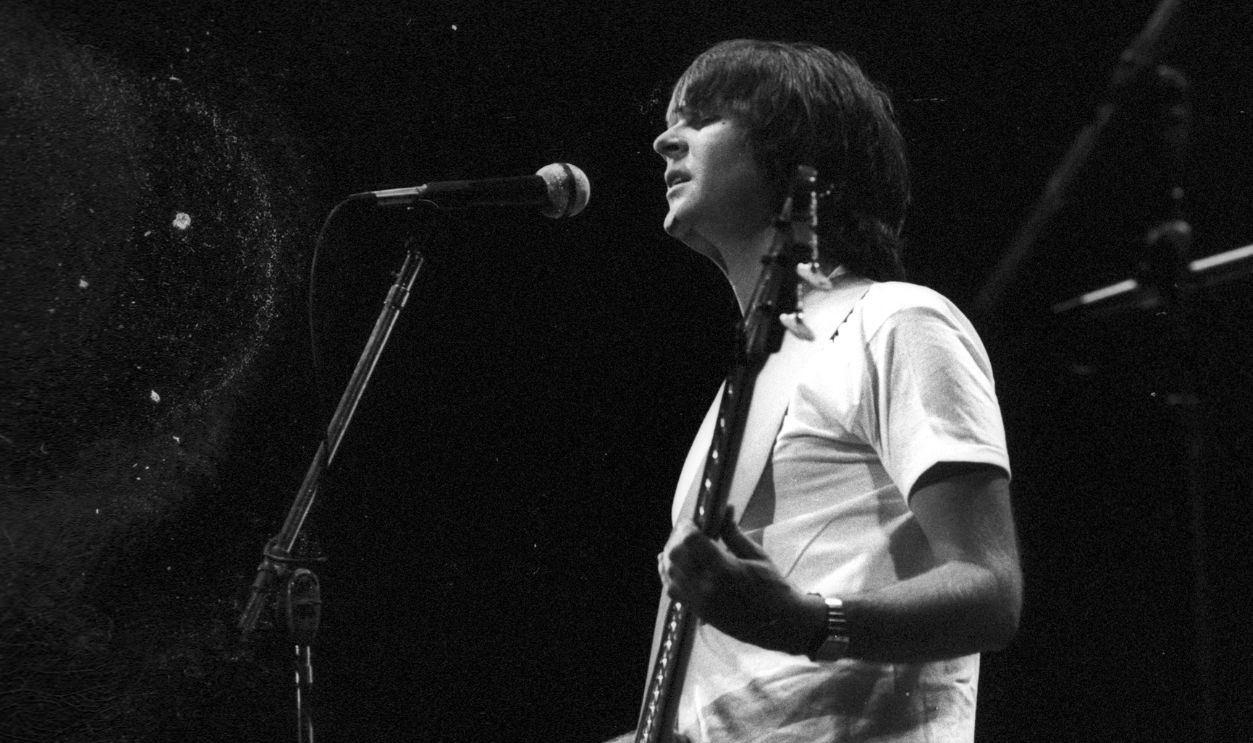 Randy Meisner of the rock band 'Eagles' performs onstage with an acoustic guitar at the Omni Theatre on June 20, 1977 in Atlanta, Georgia. 