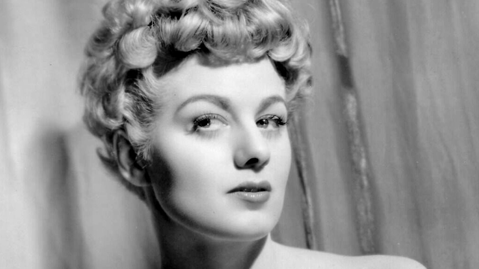 Publicity photo of Shelley Winters
