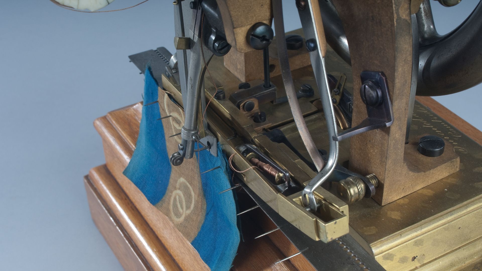 Patent model. Sewing machine, Howe, Jr., 1846, patent no. 4750. TE*T06050.