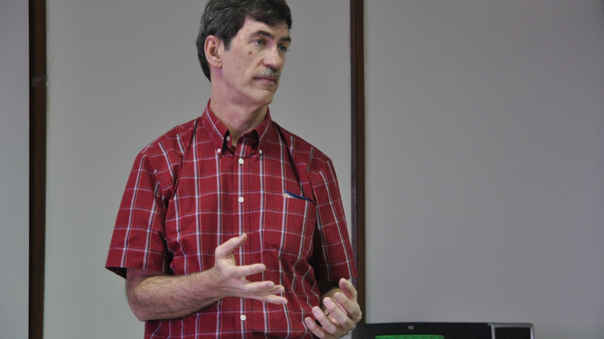 Robert Friedel is Historian of Technology  of USA at a lecture in Kolkata.