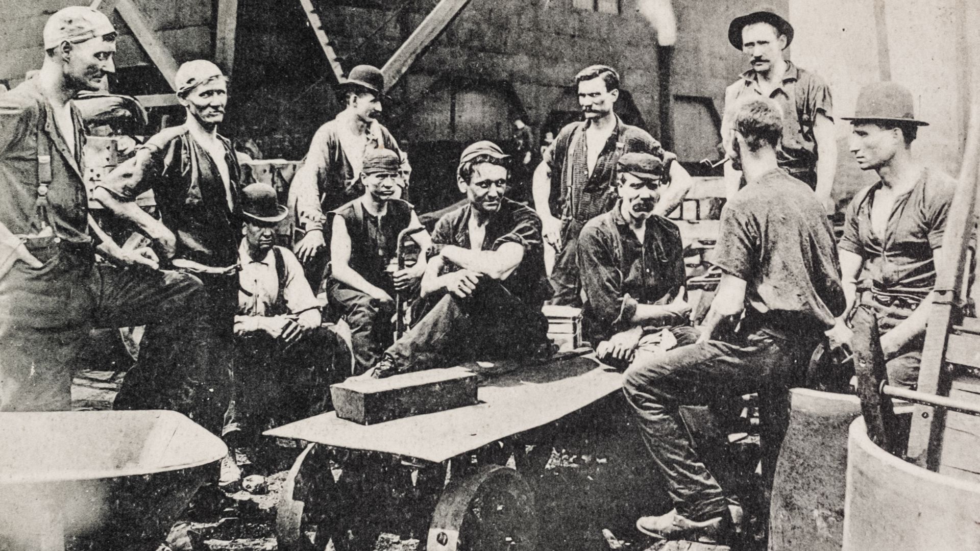 A commercial postcard (no. 2217) depicting