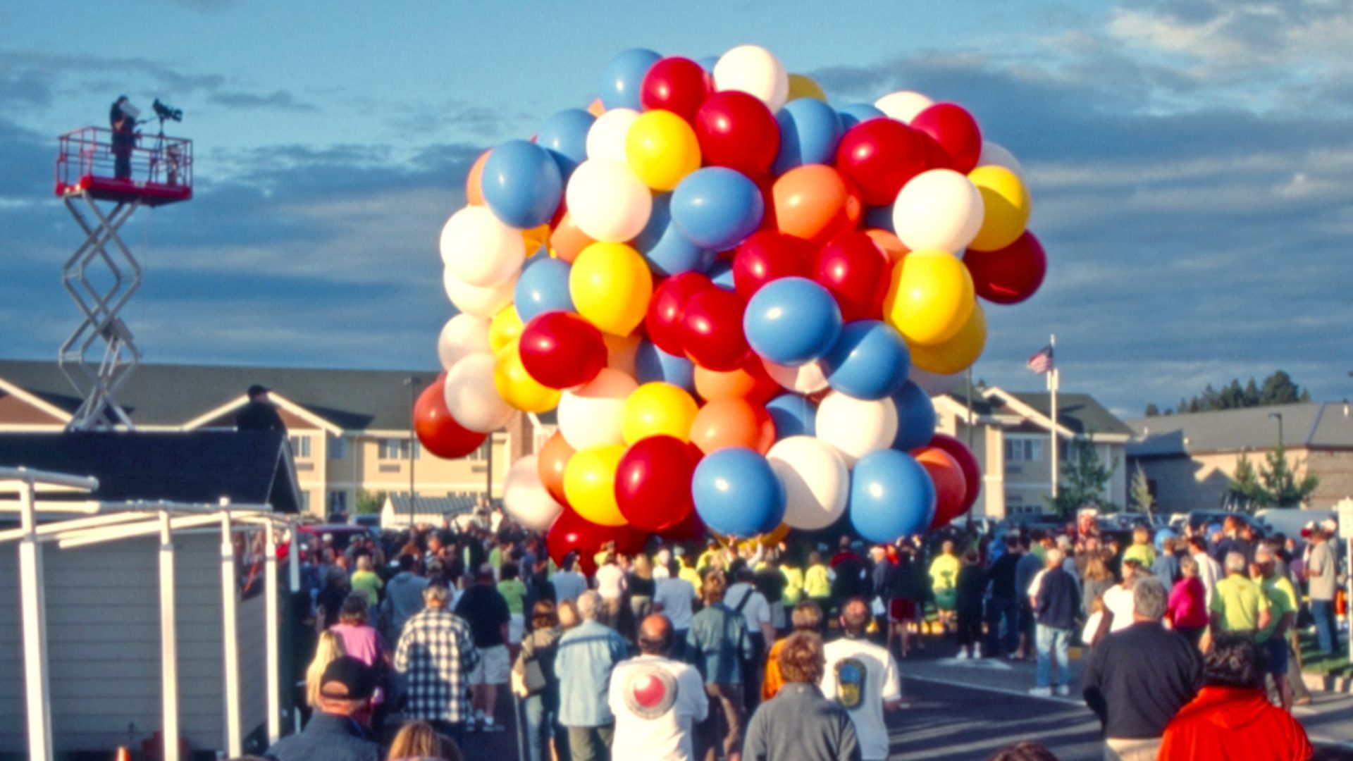 Moments before cluster balloons are released.