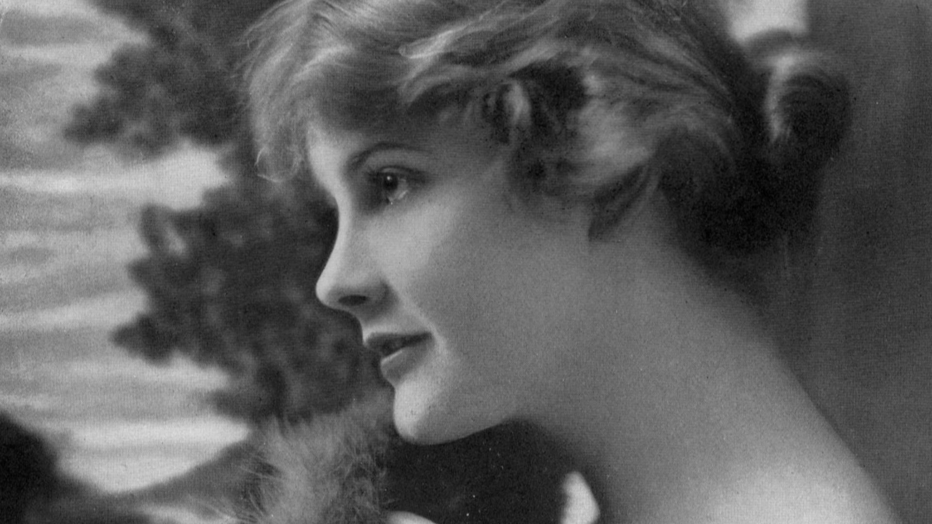 Jeanne Eagels in Disraeli as Lady Clarissa Pevensey.