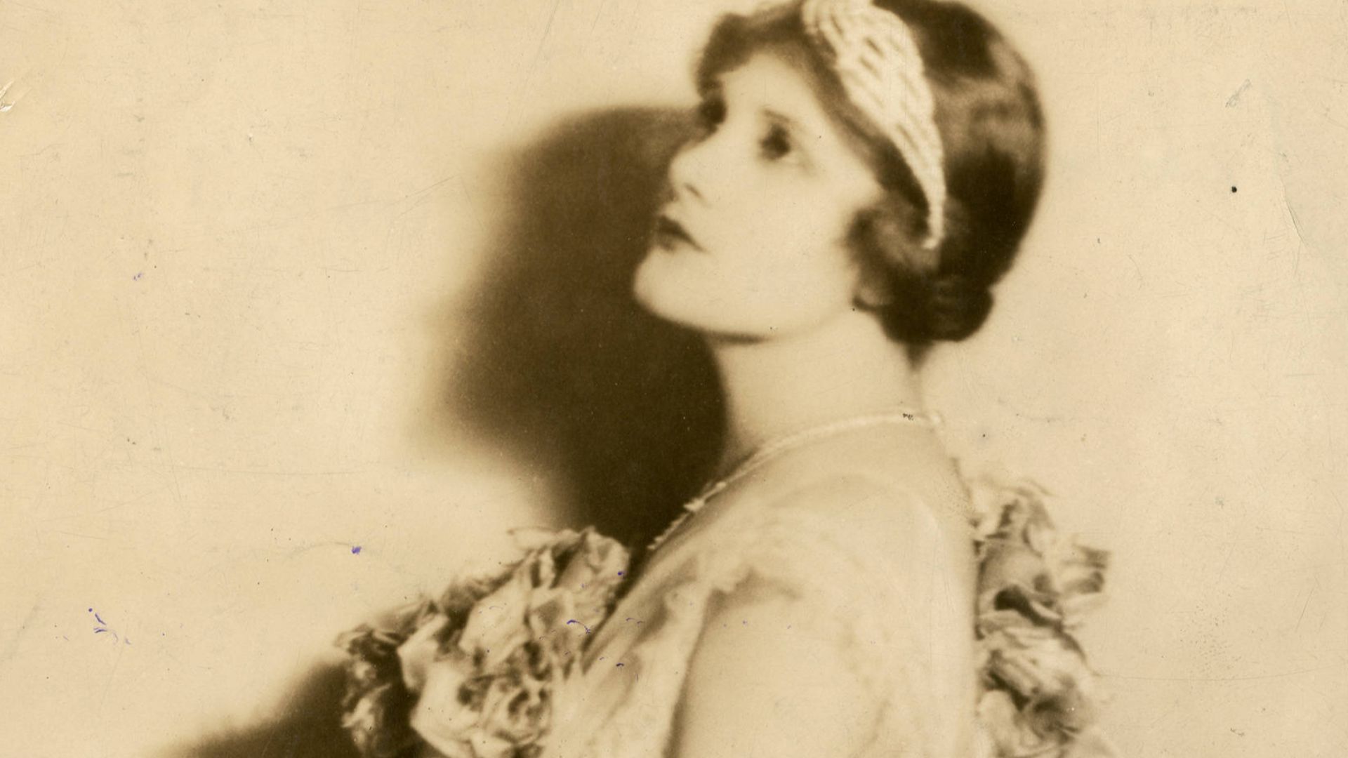 Stage actress Jeanne Eagels.
Subjects (LCTGM): actresses