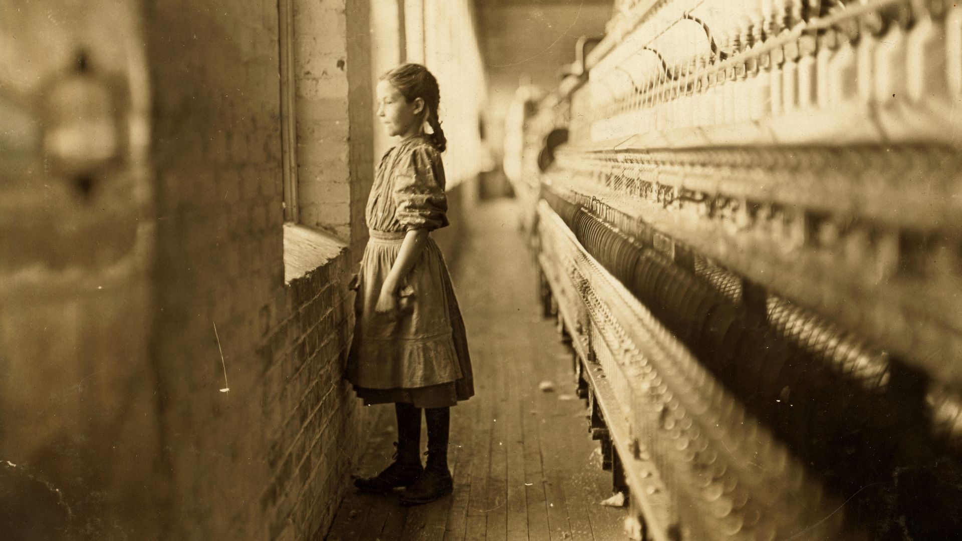 Rhodes Mfg. Co. Spinner. A moments glimpse of the outer world. Said she was 11 years old. Been working over a year. Lincolnton, North Carolina. Photograph by Lewis Wickes Hine, 11 November 1908.
Saw this in the photostream of the U.S. National Archives an