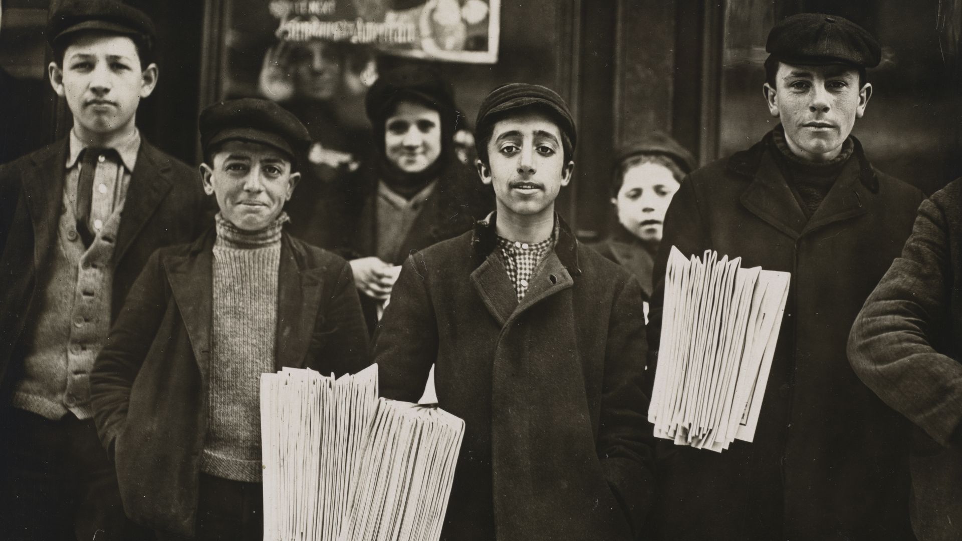 File:Lewis Hine, Hartford Newsboys, 1909, NGA 115839.jpg