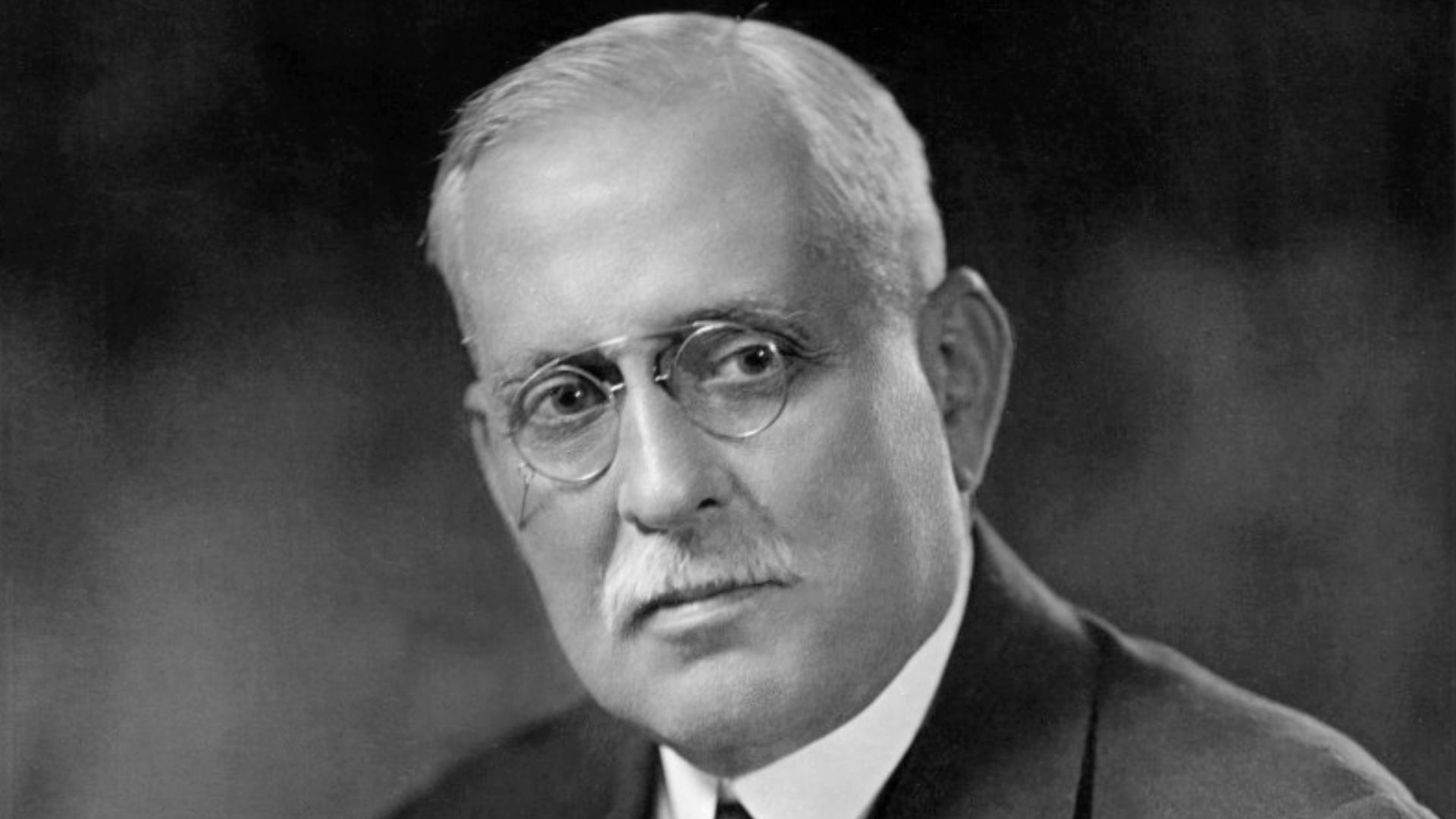 Portrait photograph of Samuel Insull