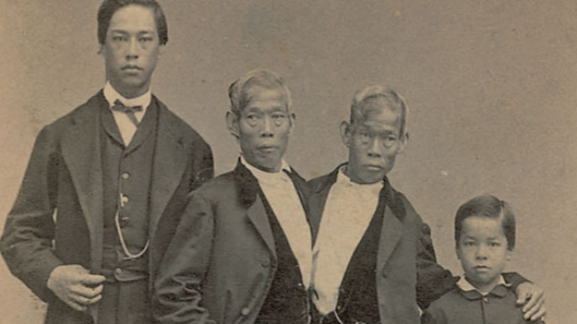 File:Chang,Eng,andSons(c.1865-1870).jpg
