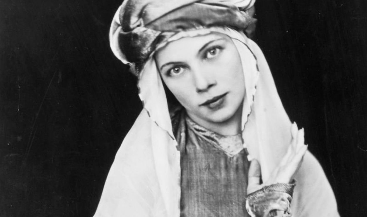 circa 1930: Tilly Losch (1904 - 1974), Premiere Danseuse of the Vienna Opera Ballet.