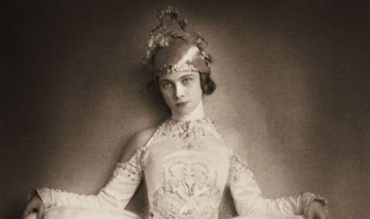 Austrian Dancer Tilly Losch in >Chopin<. 1923. Photograph by Franz Xaver Setzer. . 