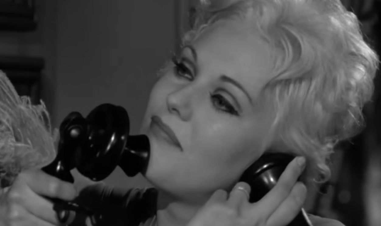 Screenshot from Jeanne Eagels (1957)