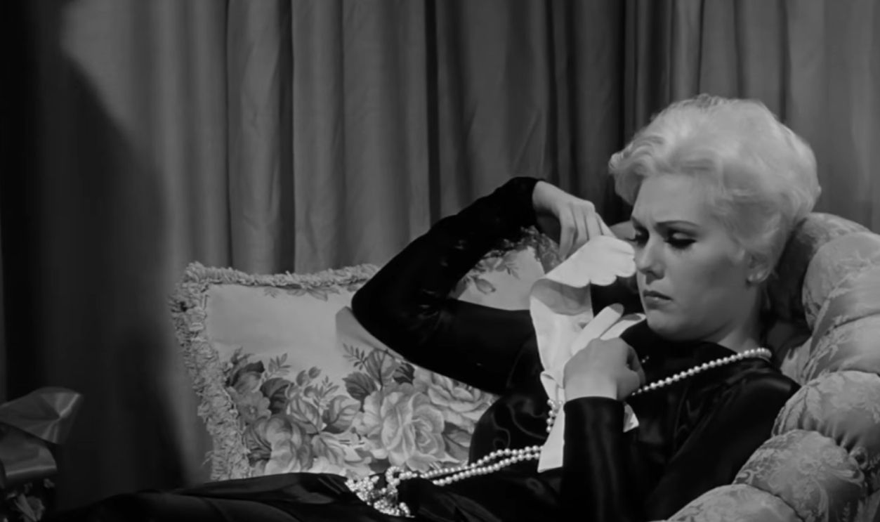 Screenshot from Jeanne Eagels (1957)