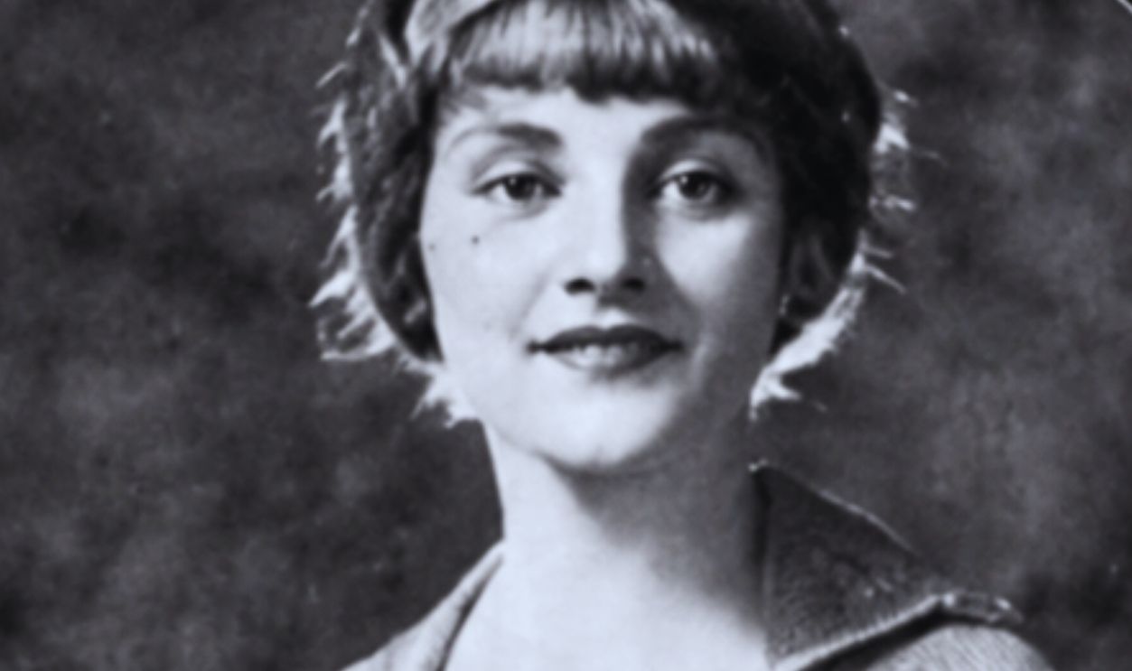 Jeanne Eagels in The Wonderful Thing (1920). In her pre-Rain days, she frequently modeled clothes in ads like this one for Minerva brand yarns. 