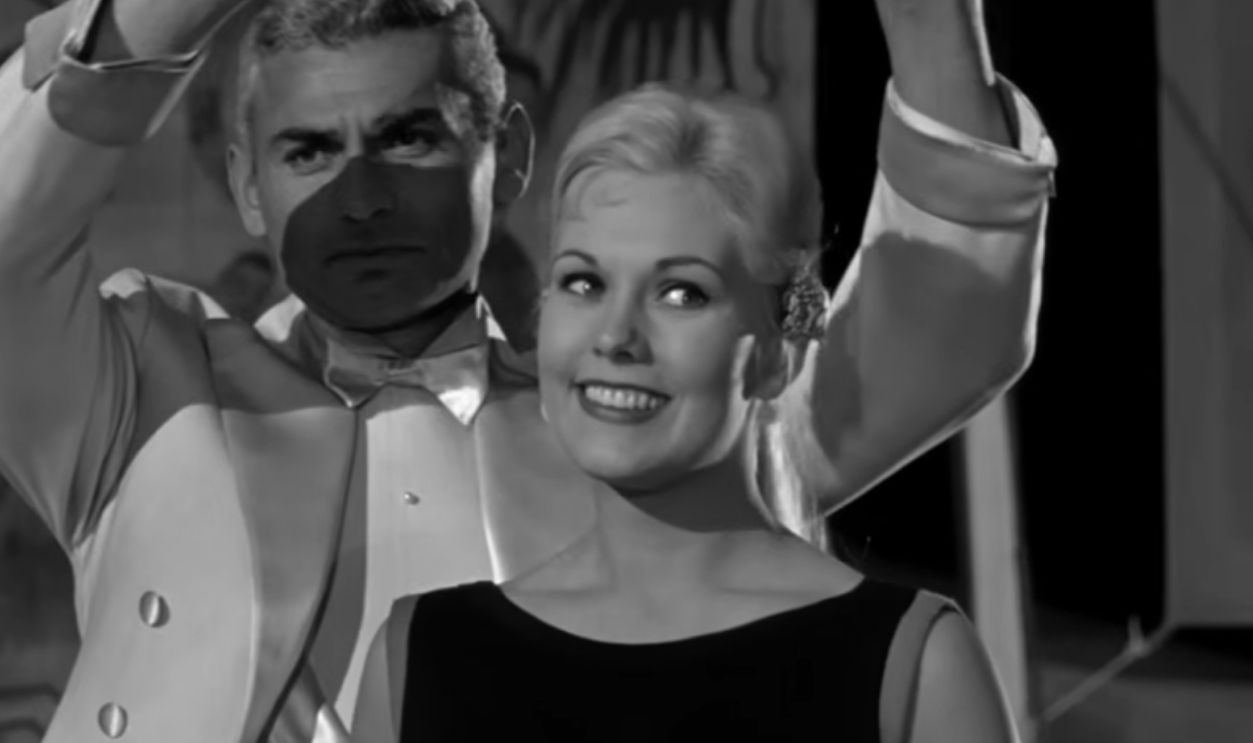 Screenshot from Jeanne Eagels (1957)