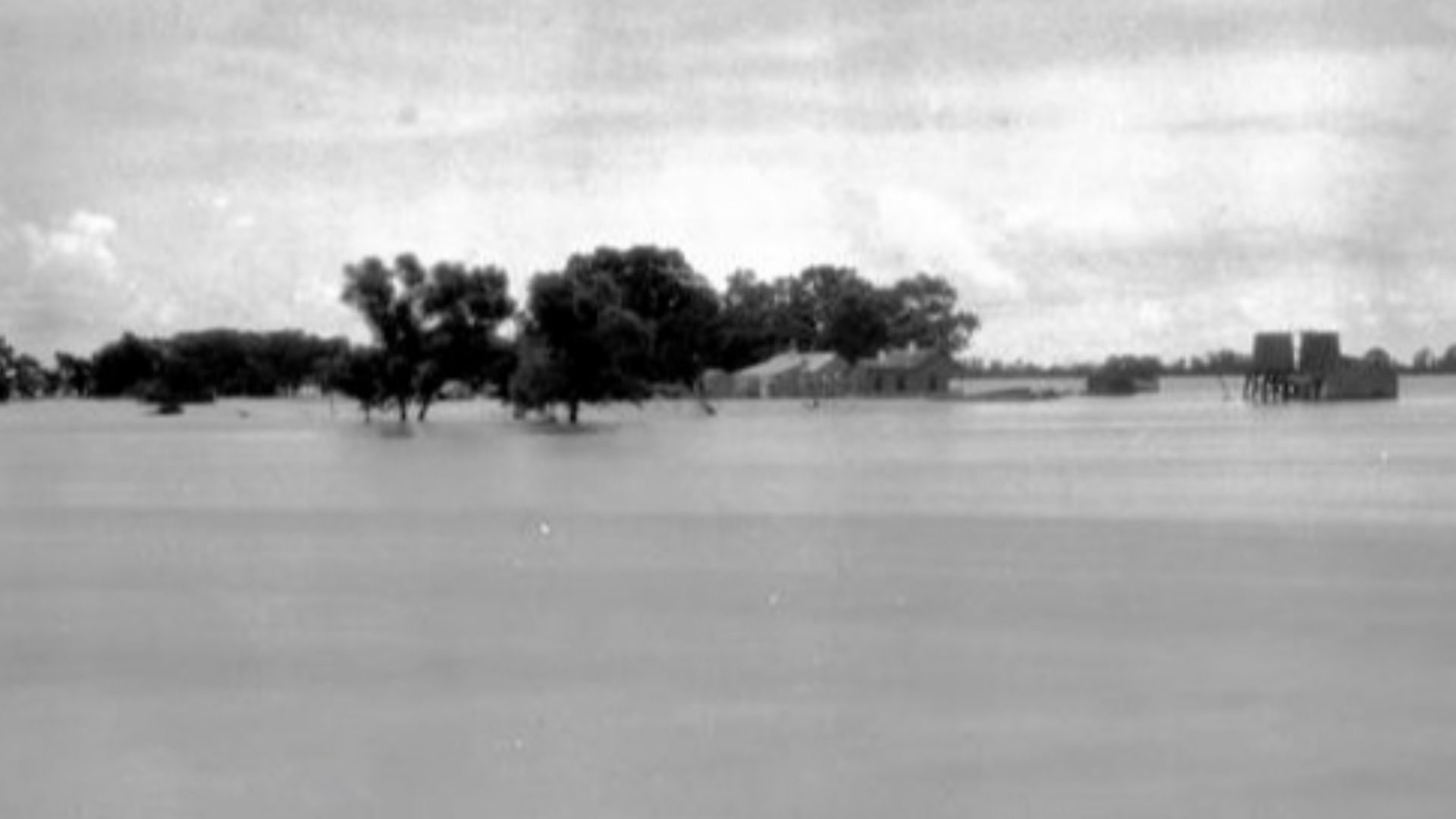 Flooding in St. Bernard Parish, Louisiana, from crevasse (levee failure) at Poydras.