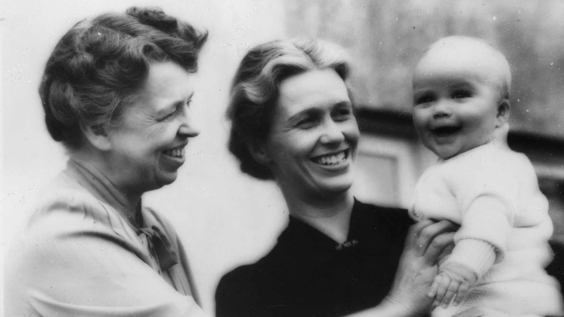 File:Eleanor Roosevelt, Anna Roosevelt, and John Roosevelt Boettiger - NARA - 195584.jpg