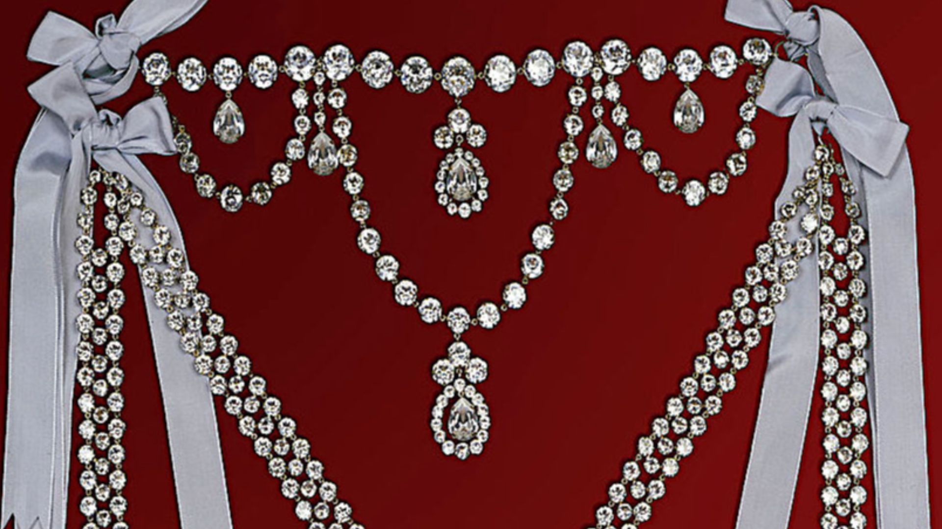 Le Collier de la reine (reconstitution en zircone, château de Breteuil)