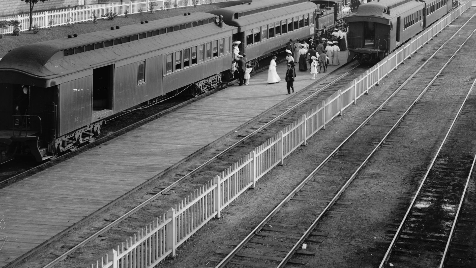 Suburban station, Petoskey, Mich.
Medium: 1 negative : glass ; 8 x 10 in.
Reproduction Number: LC-D4-19011 (b&w glass neg.)
Call Number: LC-D4-19011 <P&P> [P&P]
Repository: Library of Congress Prints and Photographs Division Washington, D.C. 20540 USA
Not
