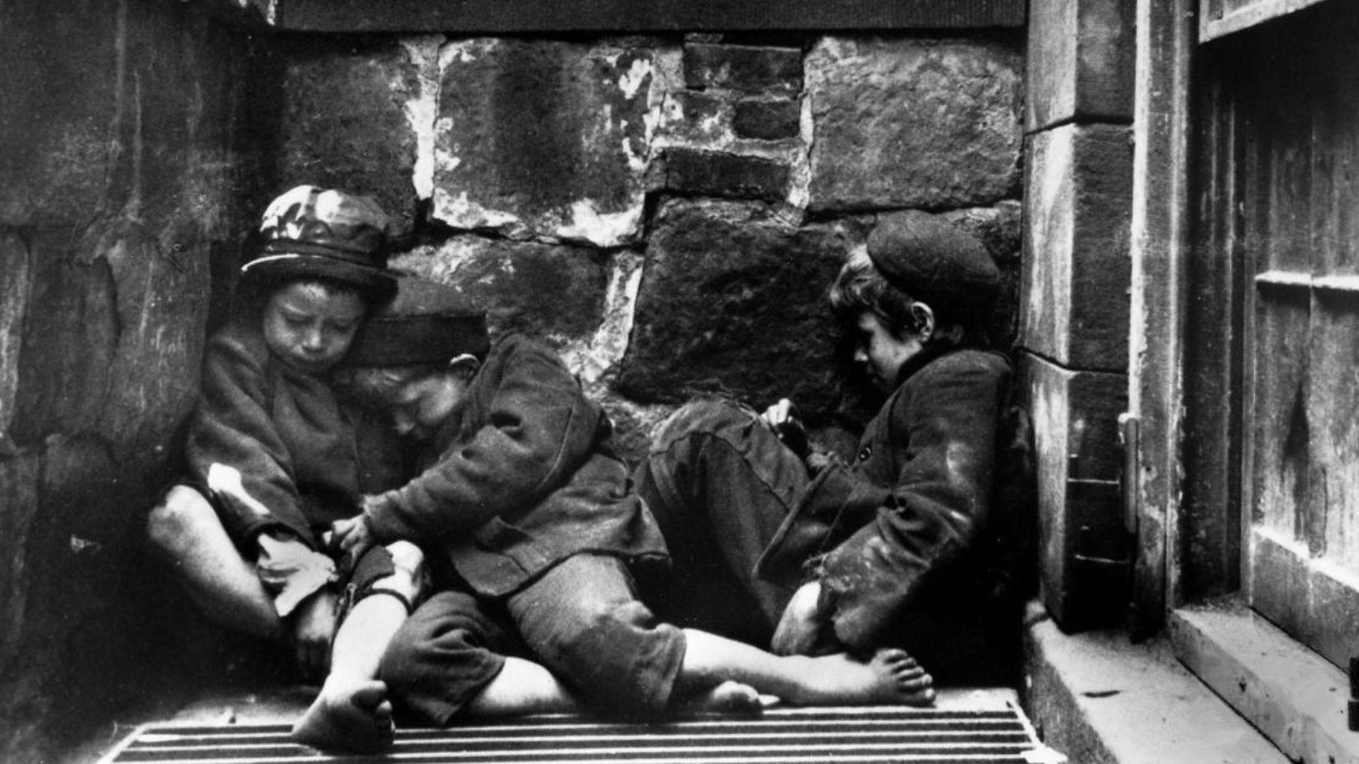 Children sleeping in Mulberry Street (1890) Art.