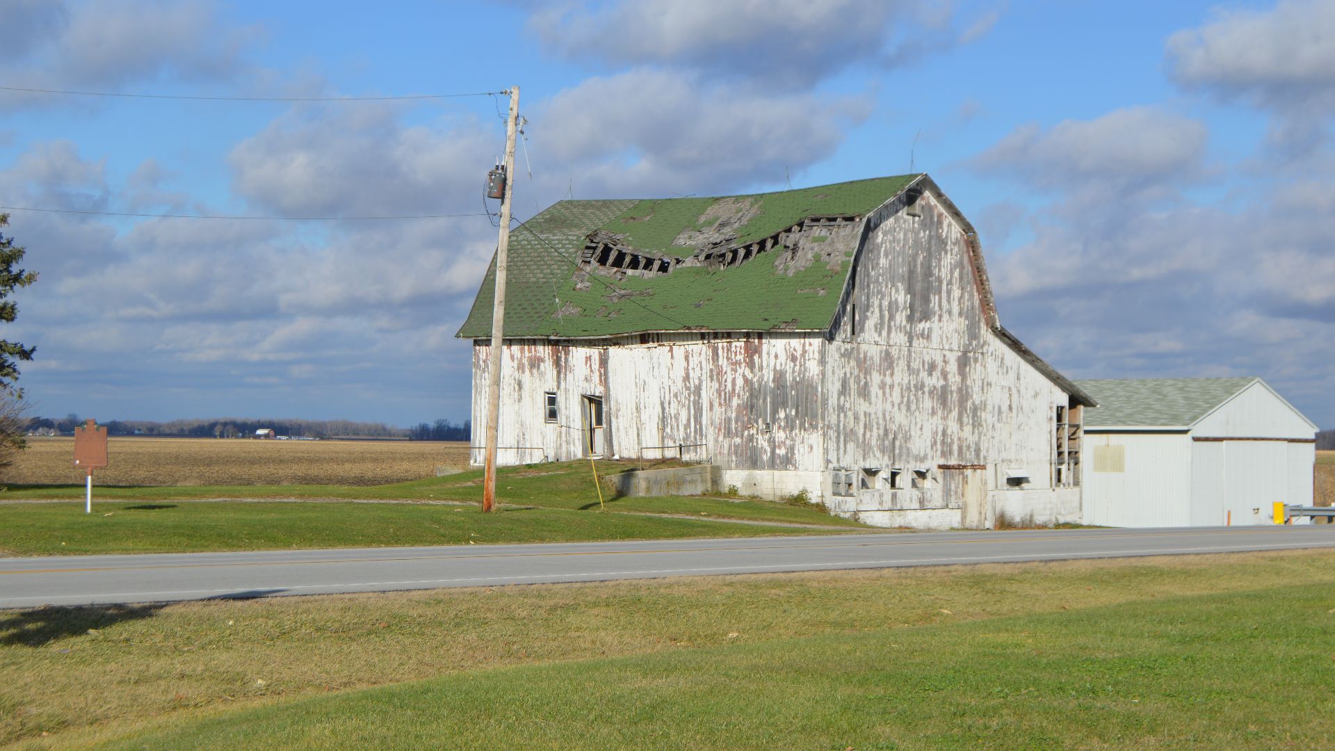 Overview of the site of the Battle of Phillips Corners at the junction of State Routes 109 and 120, just east of Lyons, in Royalton Township, Fulton County, Ohio, United States. During the Toledo War, this spot witnessed the incident that came closest to