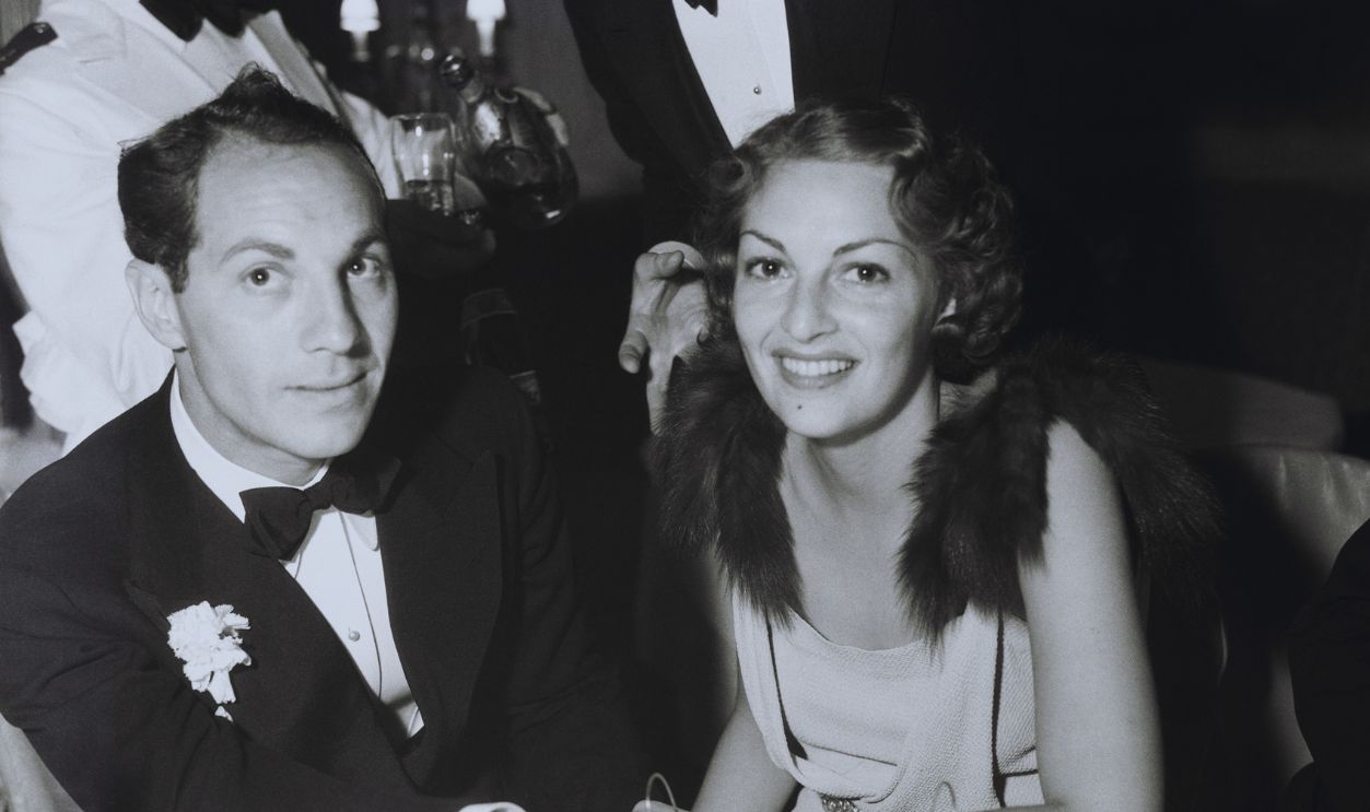 Gettyimages - 515129548, Zeppo Marx and His Wife Dining Together