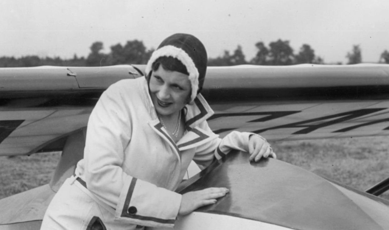 circa 1930: English novelist Barbara Cartland (1901 - 2000) with the glider 'Barbara Cartland' in which she accomplished the first long distance tow in Britain. The tow was made from Hanworth to Reading, where the mayor of Reading was presented with the first glider mail, covering a distance of over 100 miles. 