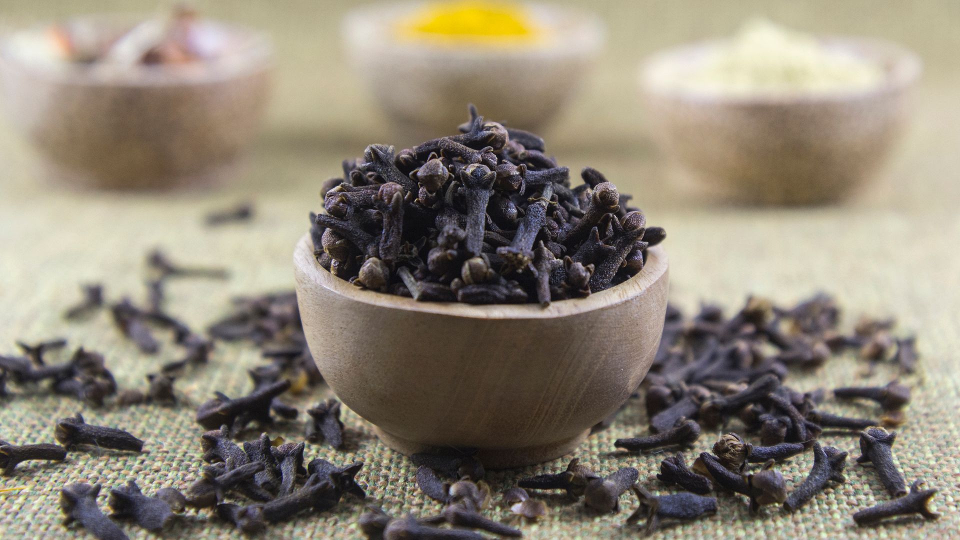 Cloves are enriched with the antioxidant eugenol to fight free radicals in the body that can trigger the development of cancer and also vitamin C as an antioxidant.
