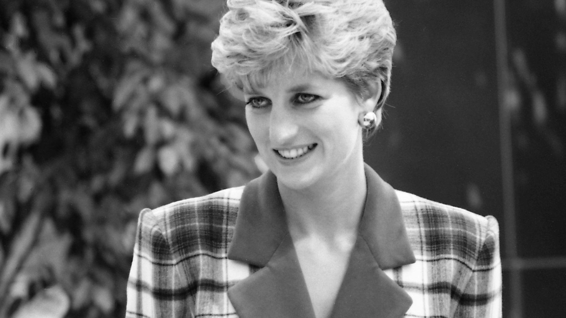 Princess Diana opens The Paisley Centre and pays a visit to the Accord Hospice