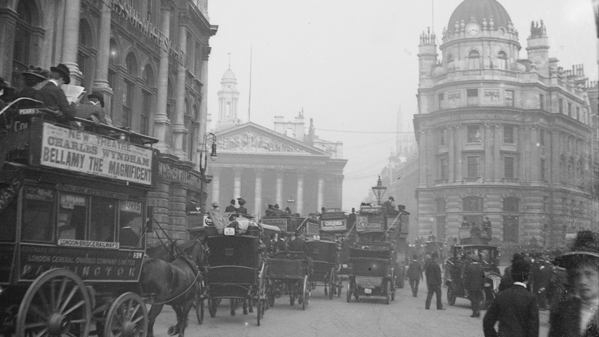 a black and white photo of a city street