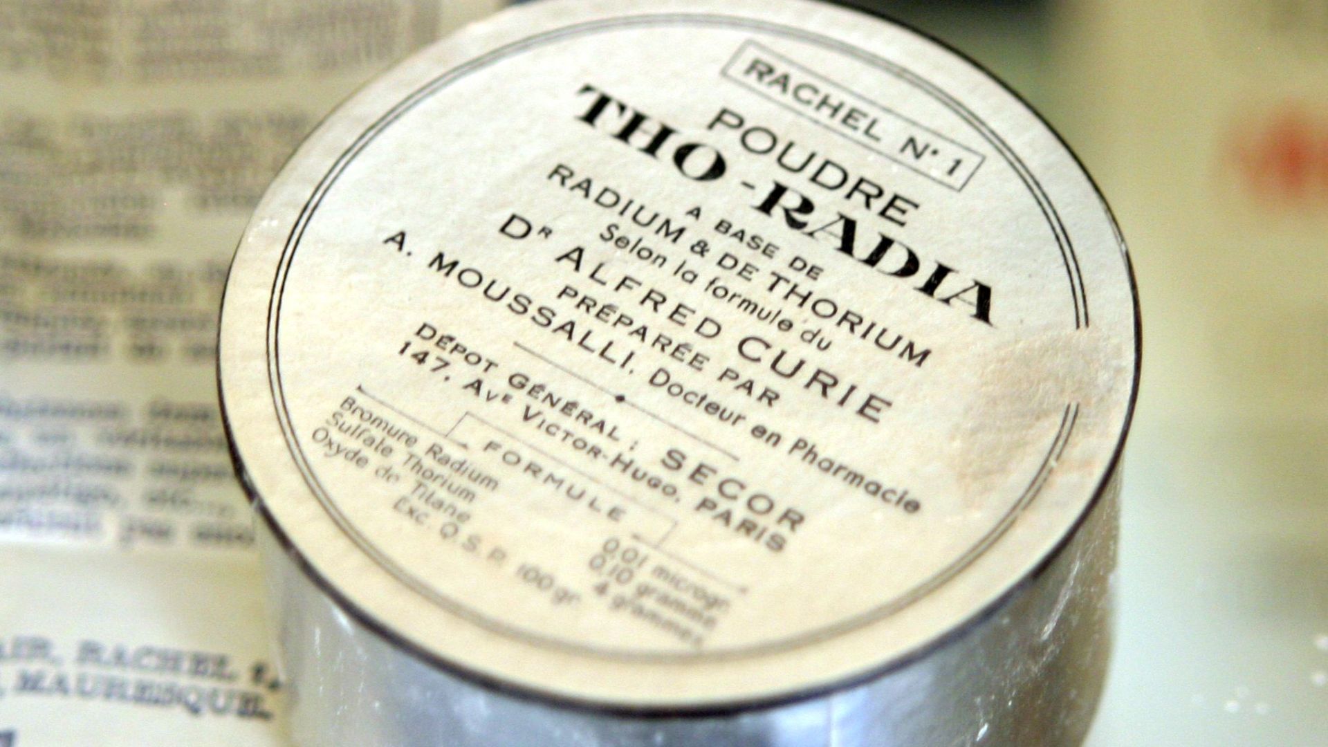 “Tho-radia powder” box,