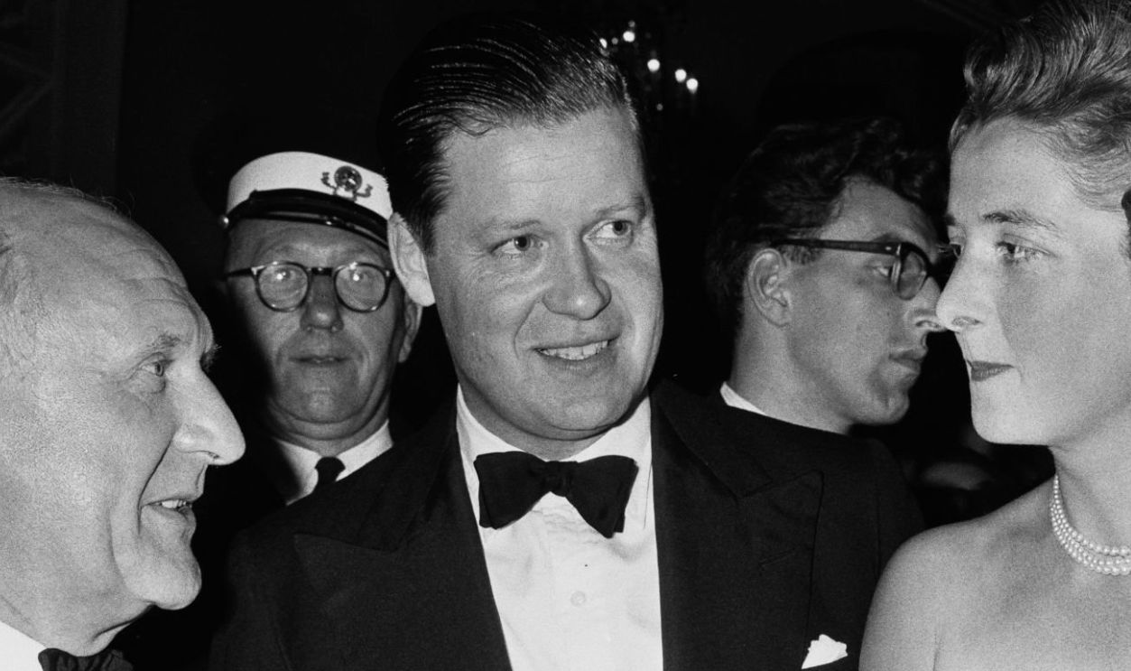 John Spencer, 8th Earl Spencer (1924 - 1992), and his wife Frances Shand Kydd (1936 - 2004) attending the premiere of the film 'Let's Make Love' in London on August 30th, 1960. 