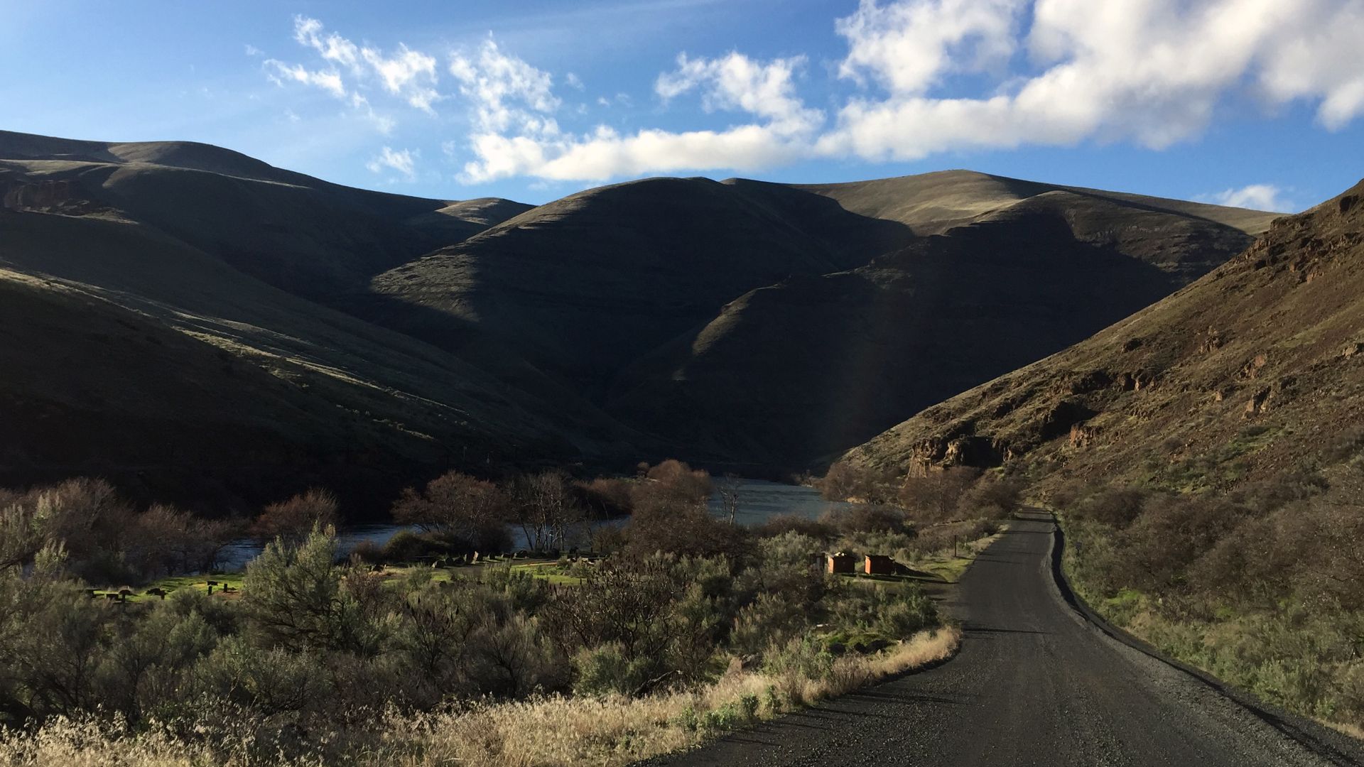 Do you enjoy rafting trips, fly-fishing for native steelhead and-or huge central Oregon skies?
Well, if so, the Deschutes Wild and Scenic River may be your nature wonderland.
From the Oregon-Washington border past the whitewater rafting community of Maupi